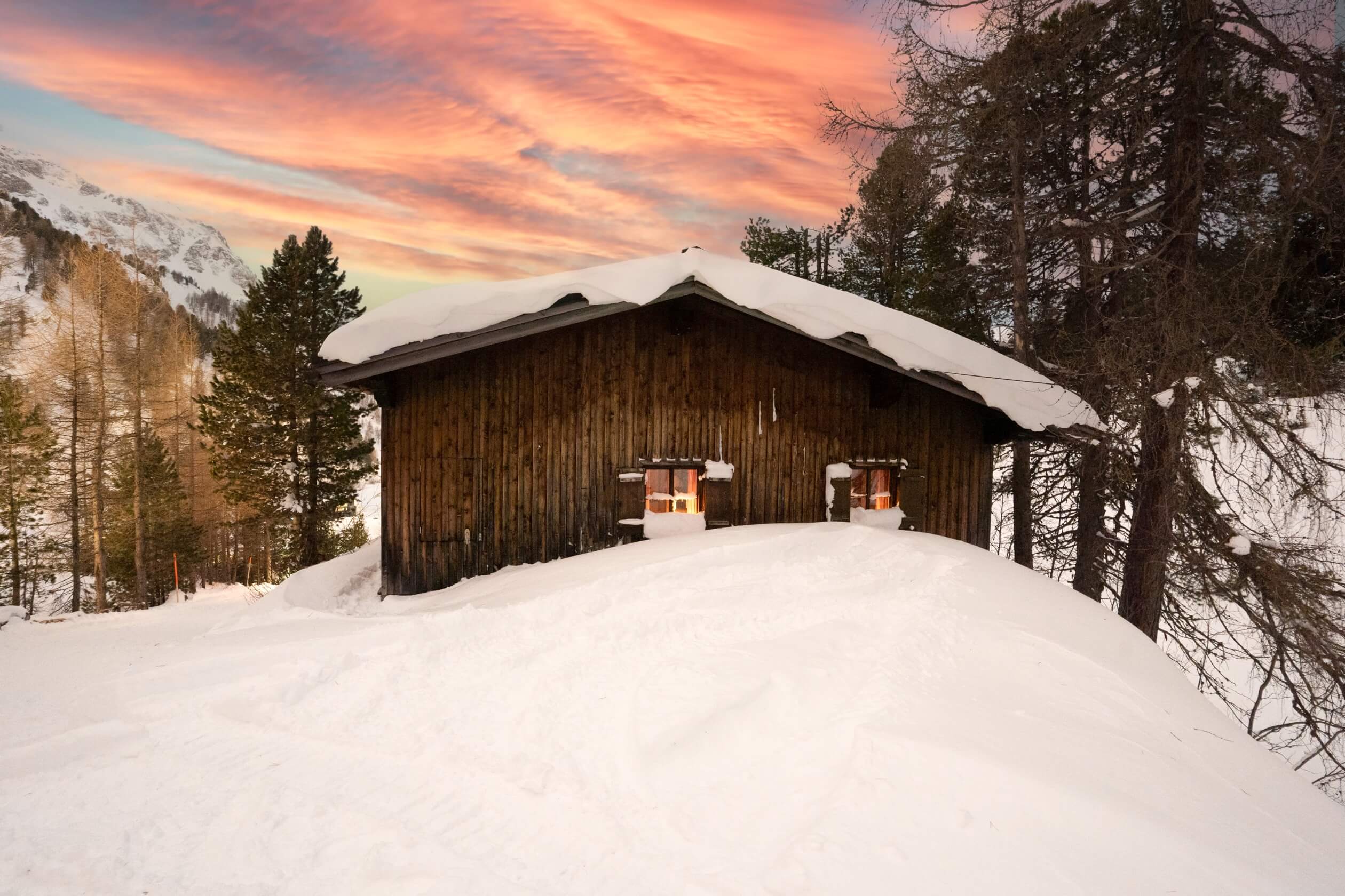 Aussenansicht-Sonnenuntergang-Altes-Haus-Obertauern-Clary