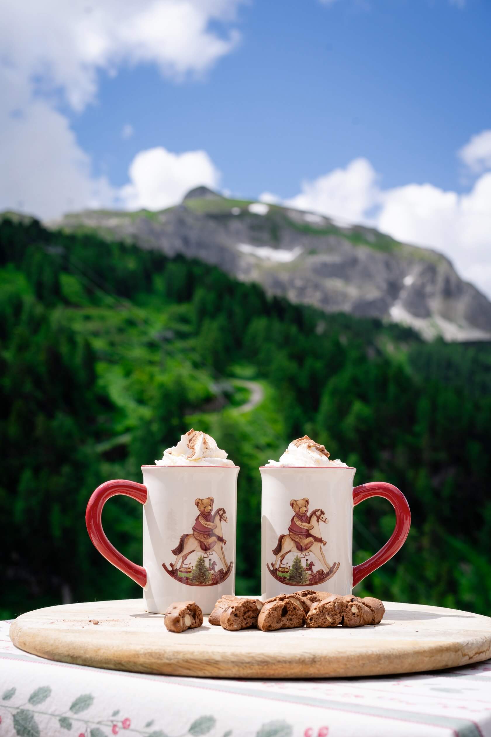 heisse schokolade im clary haus mit aussicht