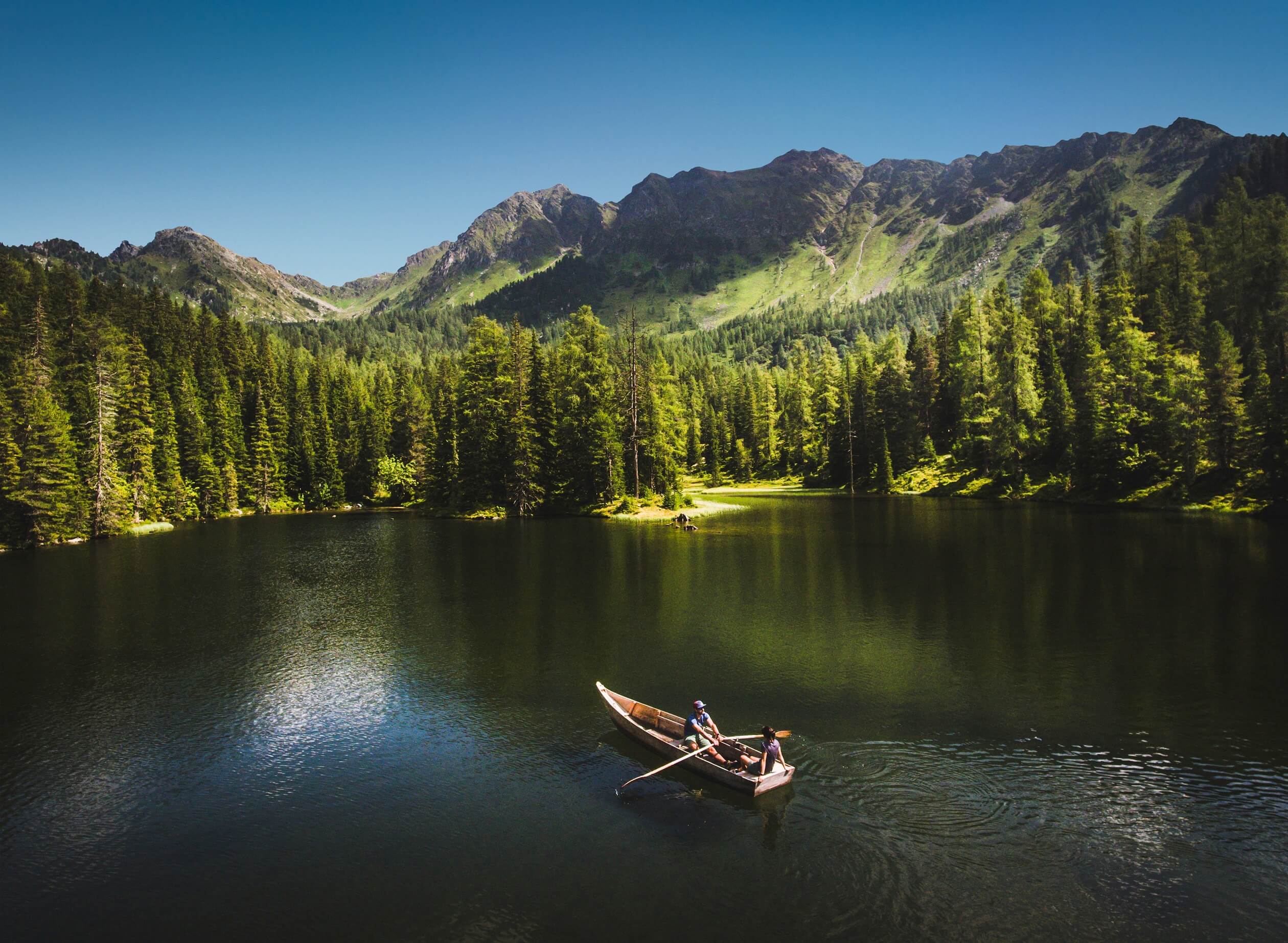 rudern-am-Wirpitschsee-in-Obertauern-im-Sommer